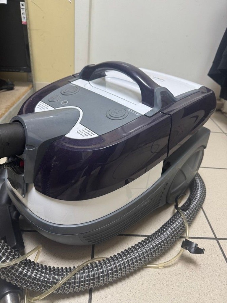 Дешиво Bosch Serie 4 AquaWash&Clean BWD41740 с ломбарда