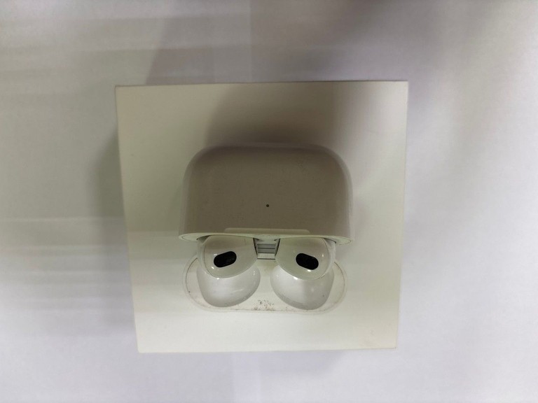 Купить Apple airpods 3rd generation Б/У