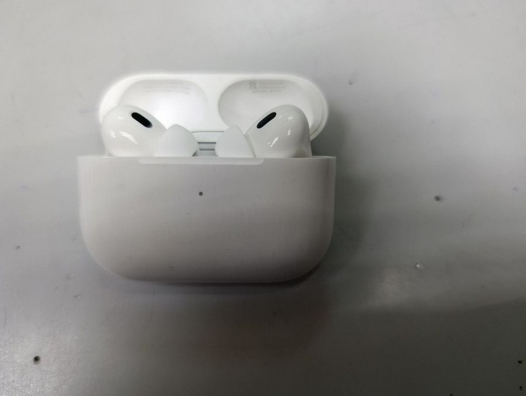 Купить Apple airpods pro 2nd generation with magsafe charging case usb-c Б/У