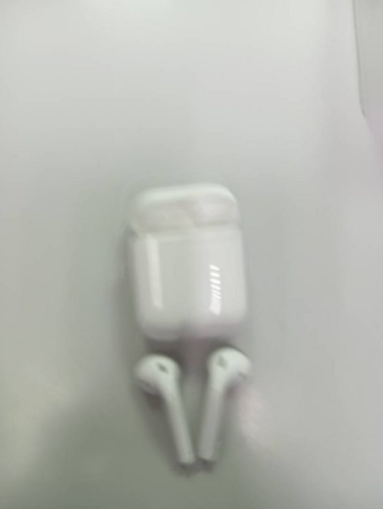 Apple airpods 2nd generation with charging case