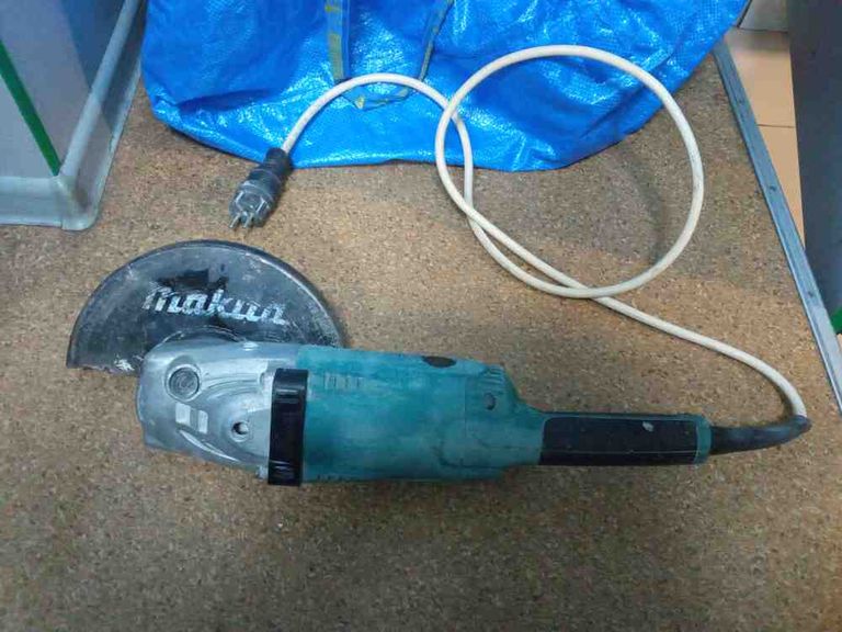 Купити Makita GA9020R Б/У