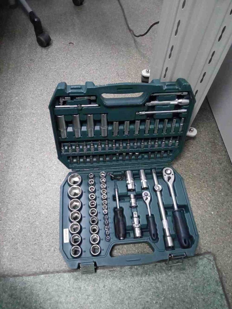 Купити Gm gut meister 1/4&#34; 3/8&#34; 94 предметів gm-01094 Б/У