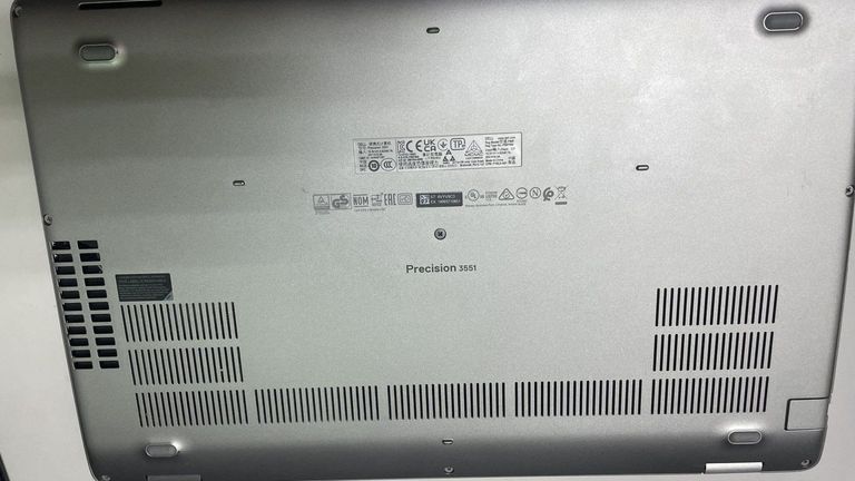 Купити Dell 15/core i5-10300h ddr4/8gb ddr4/hdd *відсутній/ssd 256 gb/quadro p600 4gb Б/У