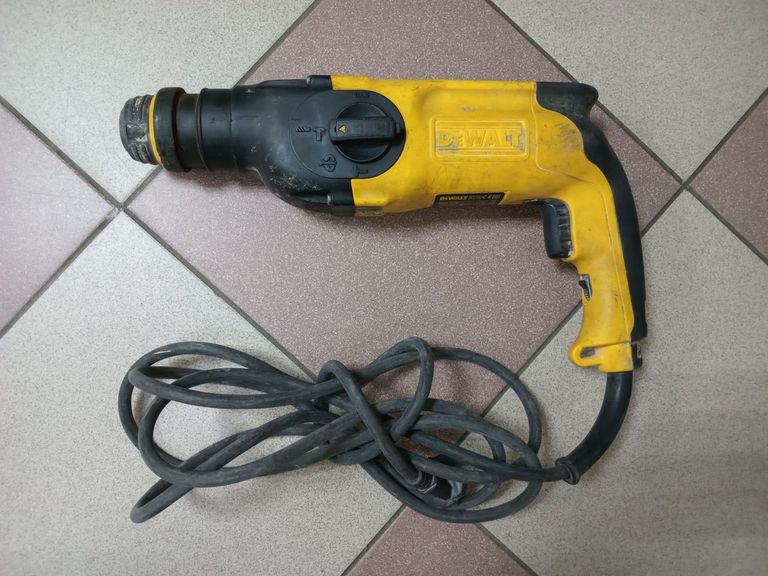 Купити Dewalt d25113qs Б/У