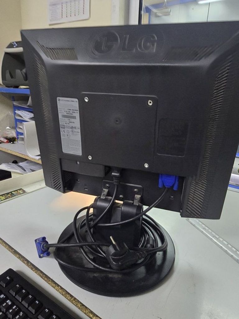 Дешево Lg l1750sq з ломбарду