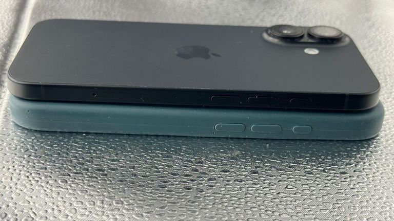 Apple iPhone 16 128GB Black (MYE73) Код:01-200783083. Зображення 7