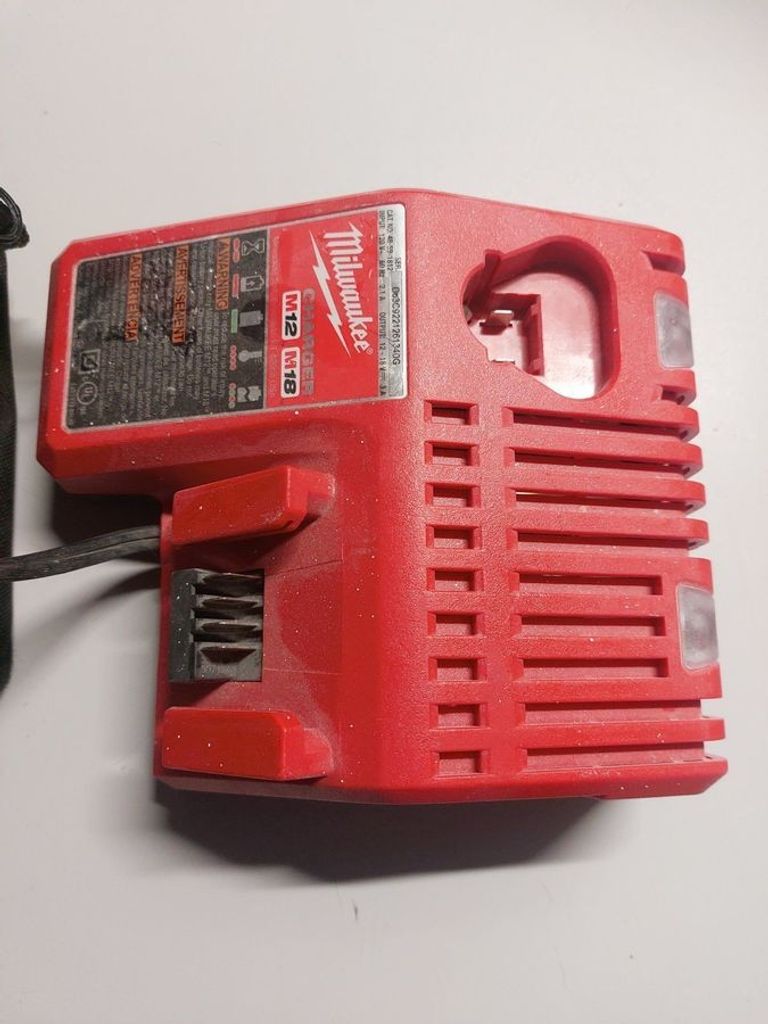 Оголошення Milwaukee m18 2801-20 1акб зп Б/У