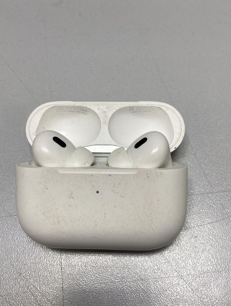 Купить Apple airpods pro 2nd generation with magsafe charging case usb-c Б/У