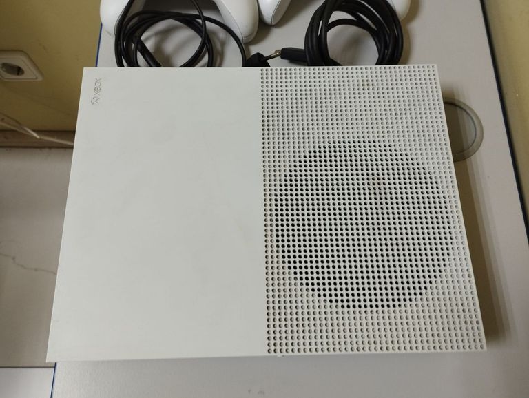 Дешиво Microsoft xbox one x 500gb с ломбарда