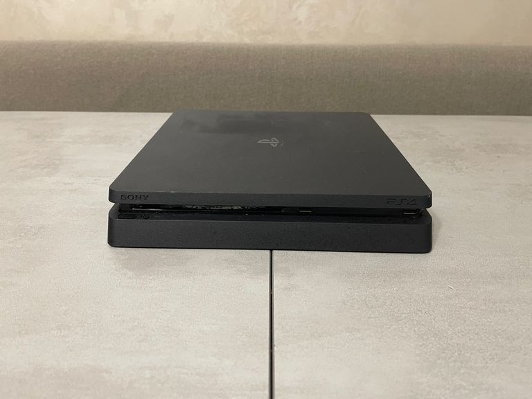 Объявление Sony Playstation PS4 CUH-2215B Slim, 500GB Б/У