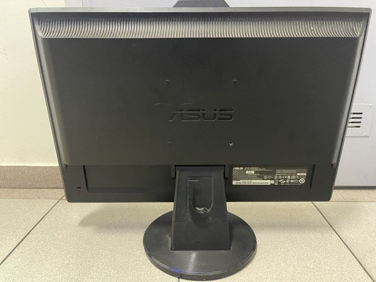 Дешево Asus vk222s з ломбарду