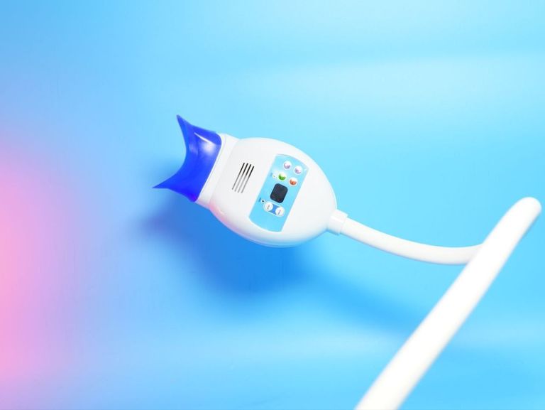 Дешиво LED з кріпленням на край стола с ломбарда