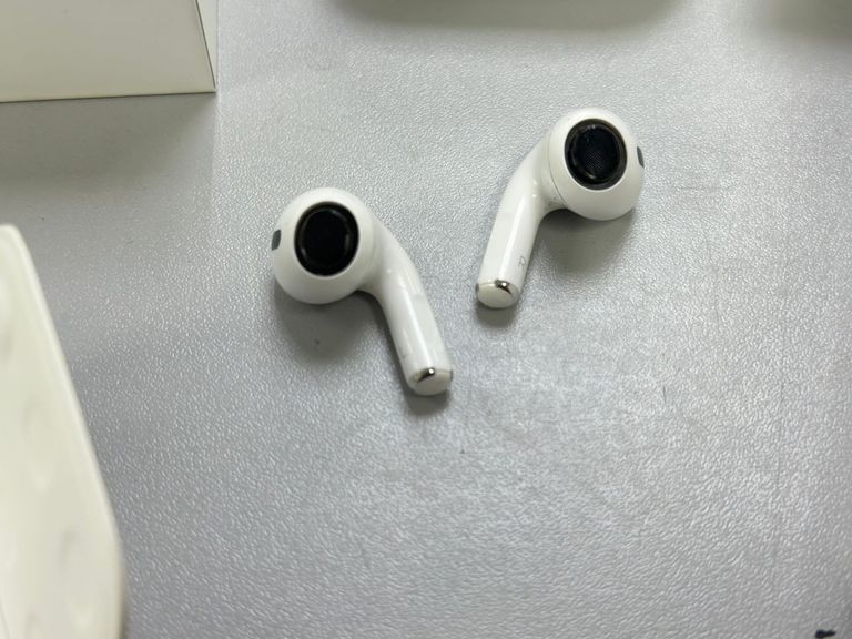 Apple airpods pro 2nd generation magsafe Код:01-200891983. Изображение 7