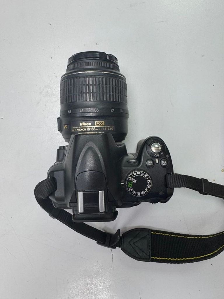 Купити Nikon d3000 kit /af-s nikkor 18-55mm 1:3,5-5,6g vr dx Б/У