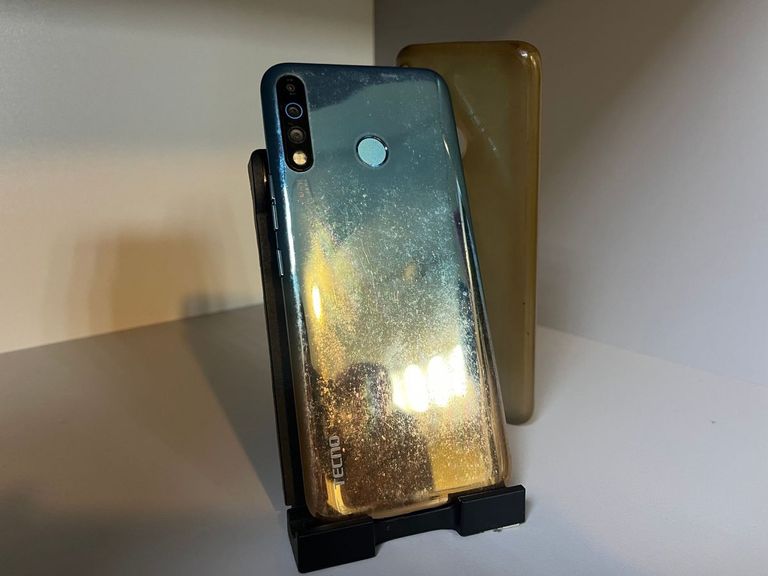 Купити Tecno camon 12 4/64gb Б/У