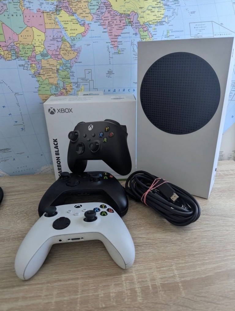 Купить Microsoft xbox series s 512gb + 2 джойстика Б/У