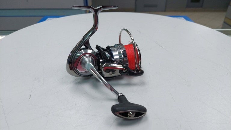 Дешево Daiwa 18 Exist LT / 3000D-C (10100-305) з ломбарду