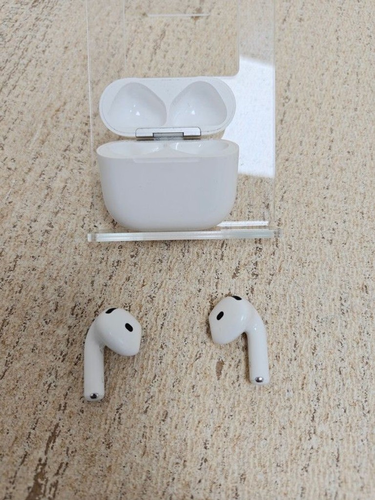 Купить Apple airpods 4 Б/У
