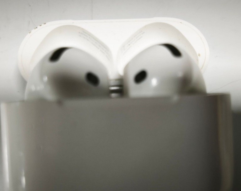 Дешиво Apple airpods 4 with active noise cancellation с ломбарда