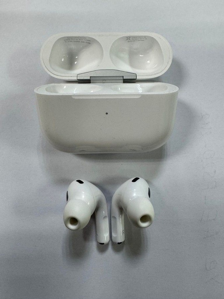 Купити Apple airpods pro 2nd generation with magsafe charging case usb-c Б/У