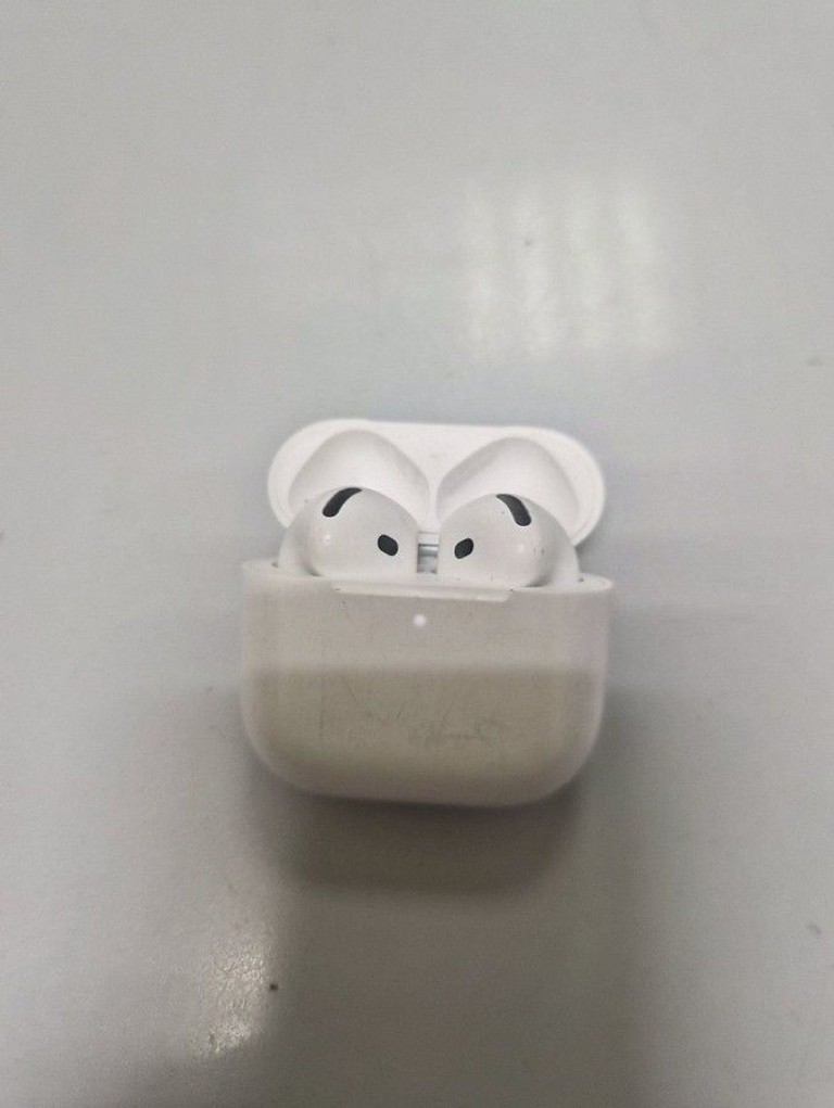 Купить Apple airpods 4 Б/У