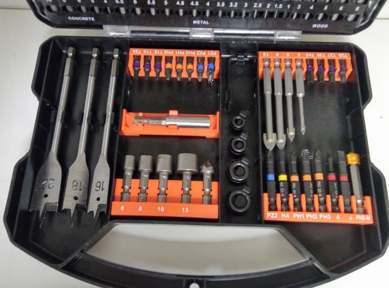 Дешево Dnipro-M impact drills and bits 62 pcs set з ломбарду