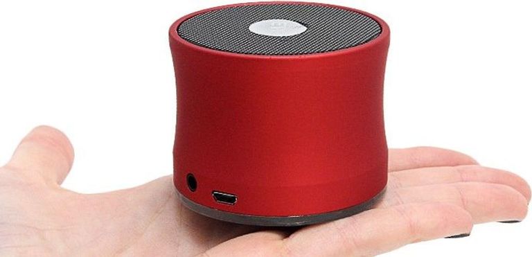 Портативная беспроводная Bluetooth колонка EWA A109 Mini Red. Б/У.