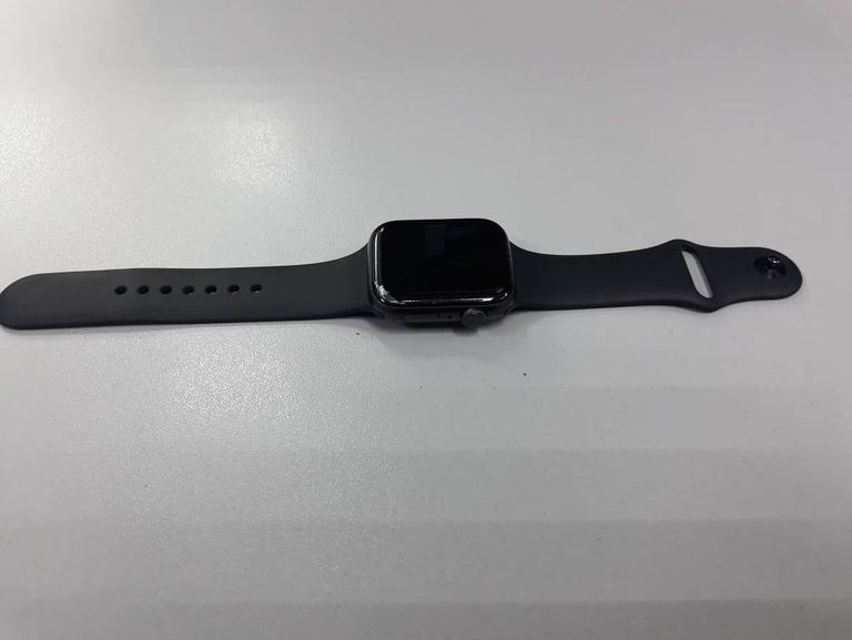 Apple watch se 44mm aluminum case