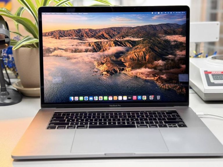 Дешево Apple macbook pro a1707 core i7 2,9ghz/ ram 16gb/ ssd 1tb/ intel hd graphics 530 з ломбарду