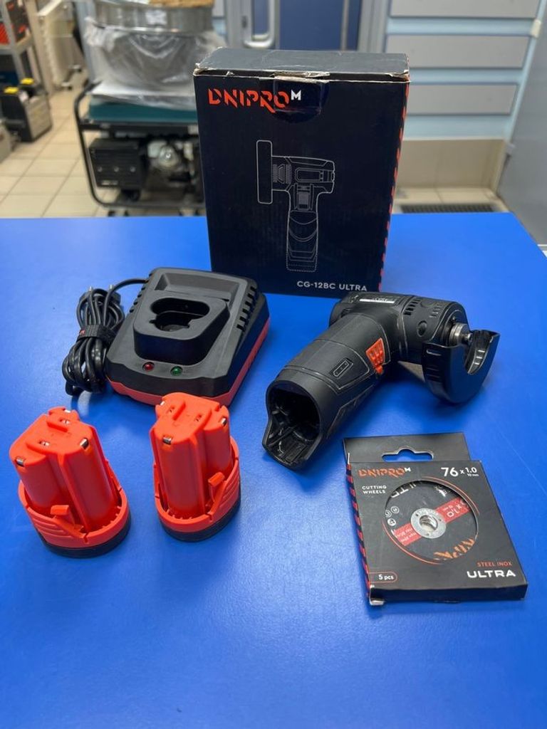 Купити Dnipro-M cg-12bc ultra + 2 акб 2.0ah + зп Б/У