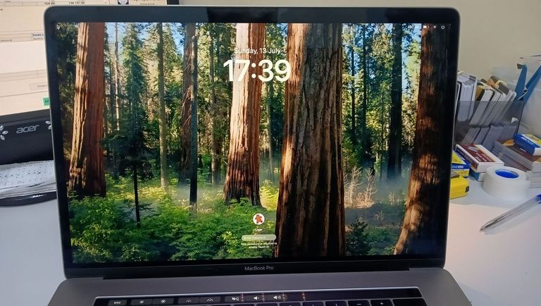 Купить Apple macbook pro/a1990/ core i7 2,2ghz/ ram16gb/ ssd256gb/ amd pro 555x 4gb/ retina, touch bar Б/У