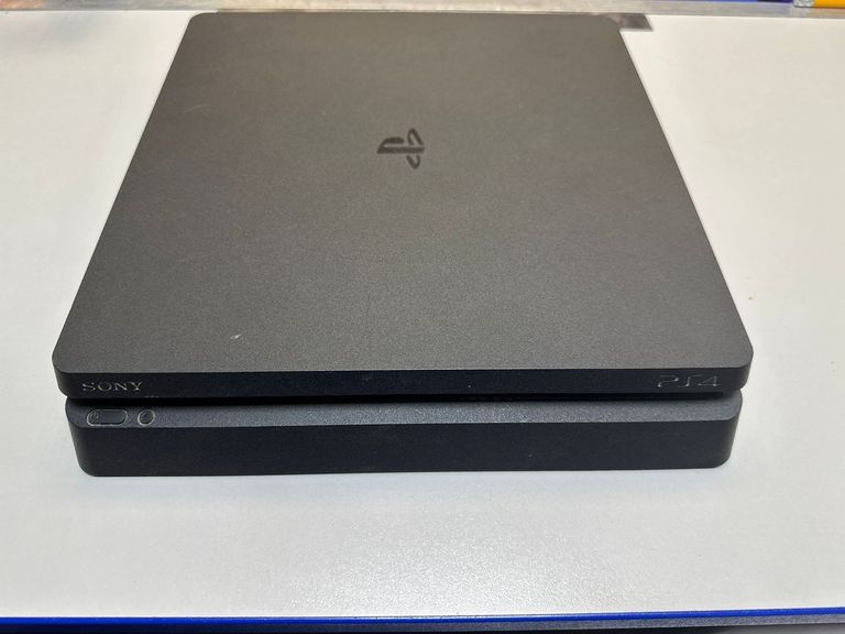 Купить  Sony PlayStation 4 Slim 1TB Black Б/У