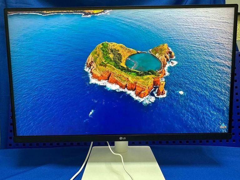 Дешиво Lg 27us500-w с ломбарда