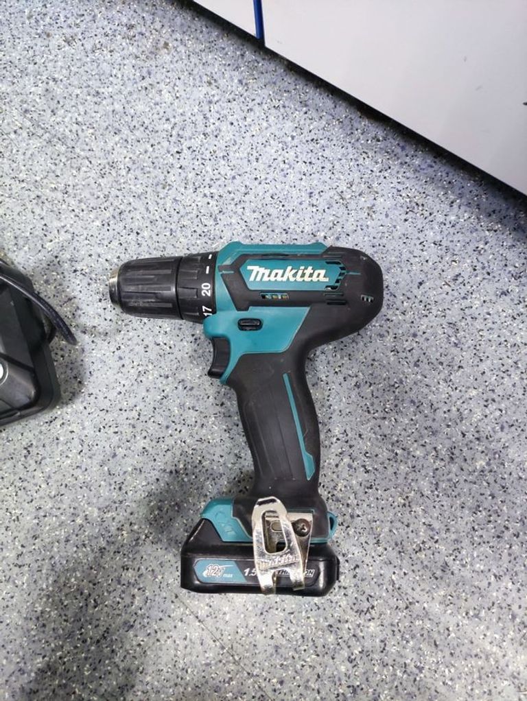 Дешево Makita DF333DWAE з ломбарду