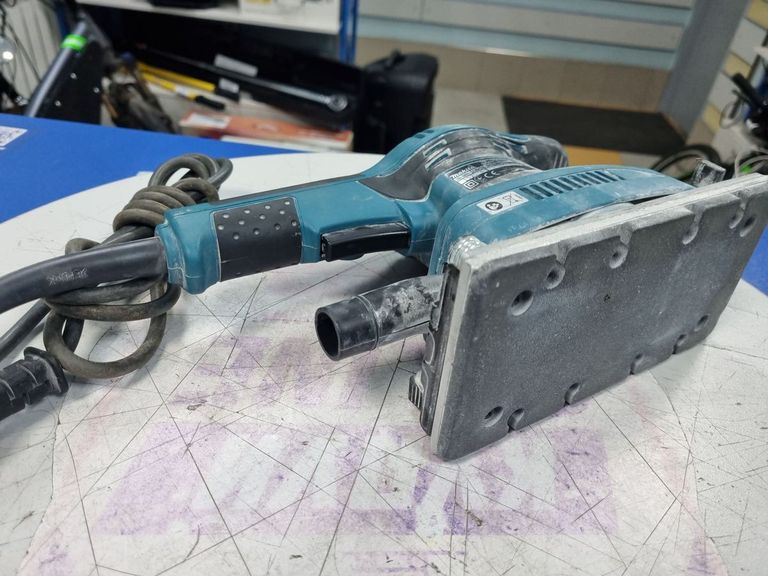 Розпродаж Makita BO3710, продавець Техноскарб