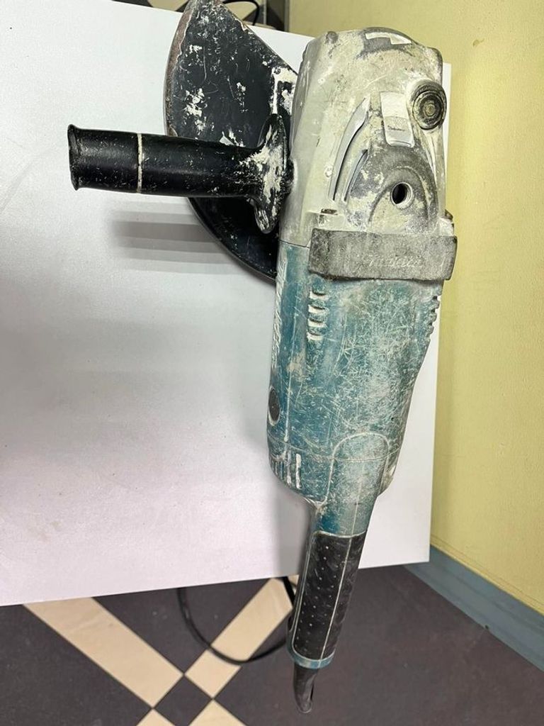 Оголошення Makita GA9020 Б/У