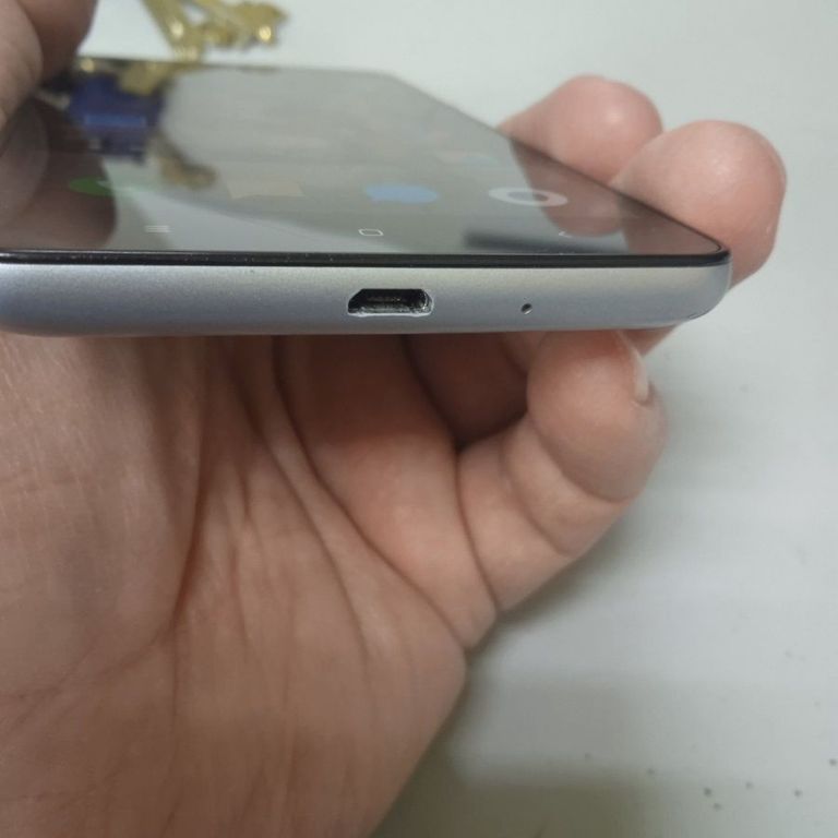 Дешево Xiaomi redmi 3s 2/16gb з ломбарду