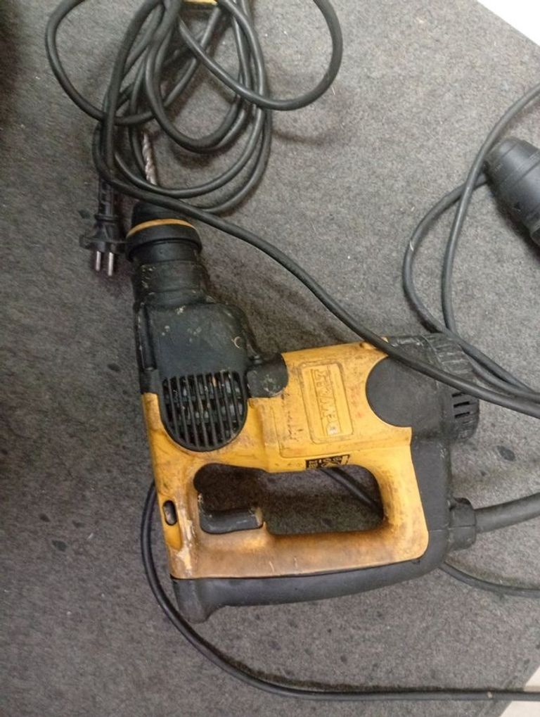 Дешево Dewalt D25313K з ломбарду