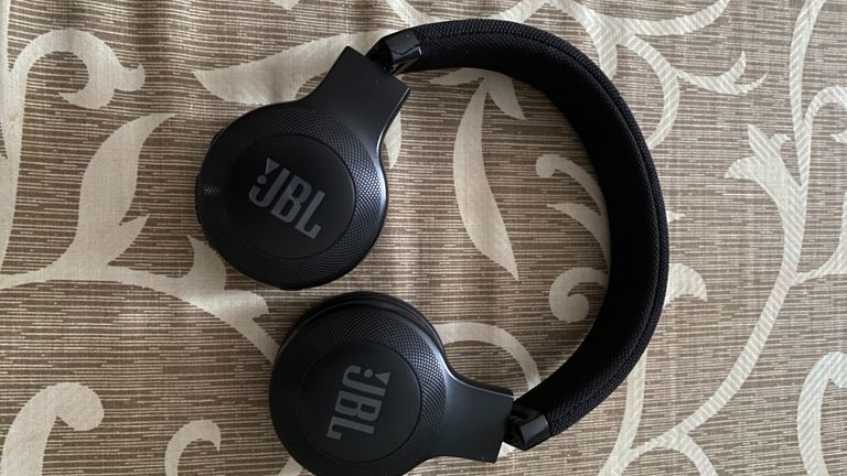Купить Jbl e45bt Б/У
