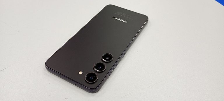 Оголошення Samsung galaxy s23 8/128gb Б/У