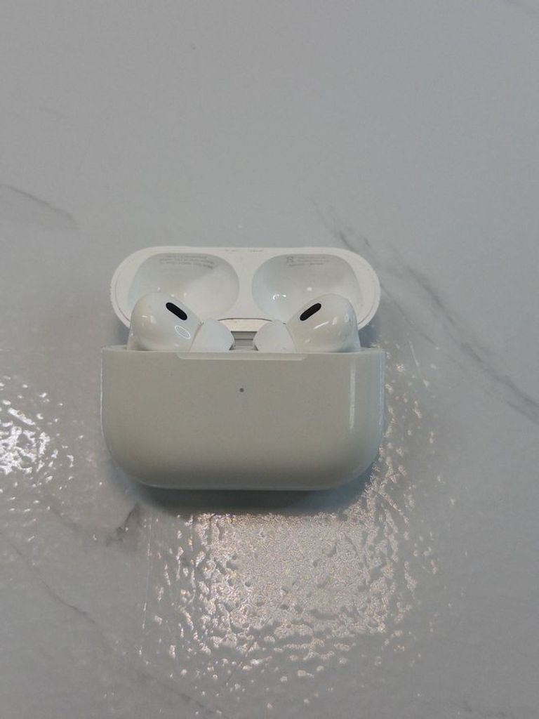 Оголошення Apple airpods pro 2nd generation with magsafe charging case usb-c Б/У