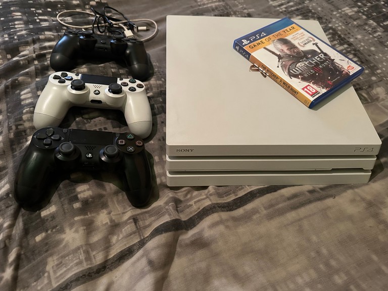 Sony Playstation 4 Pro 1TB + DualShock 4 Код:null. Изображение 4