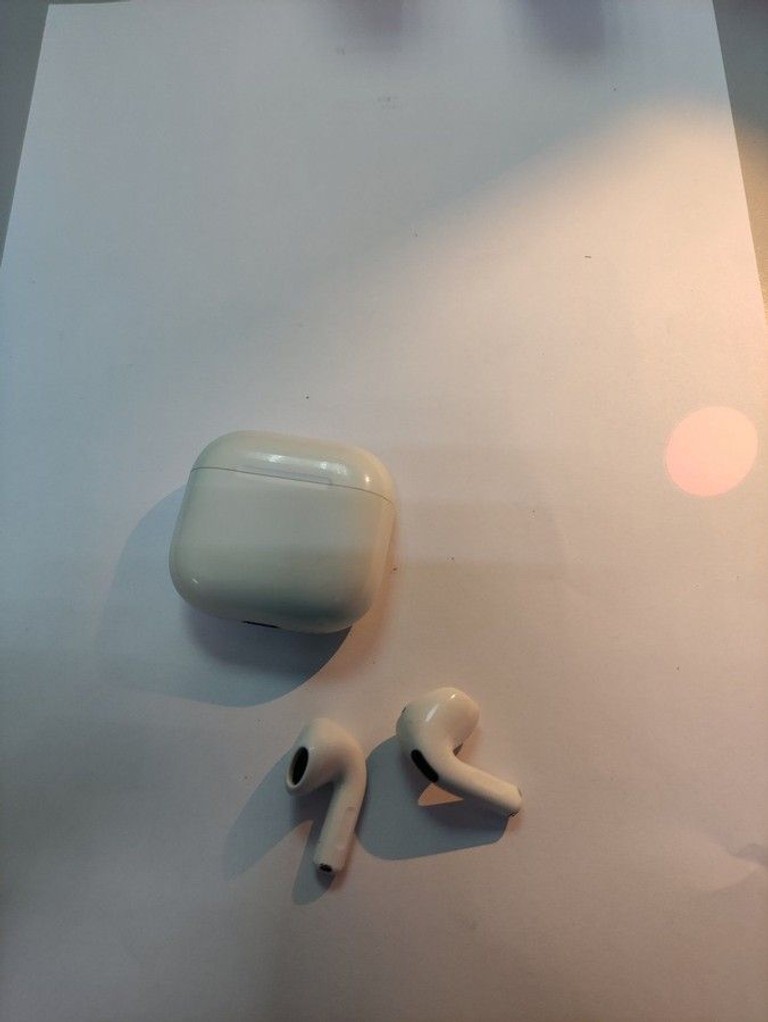 Оголошення Apple airpods 4 with active noise cancellation Б/У
