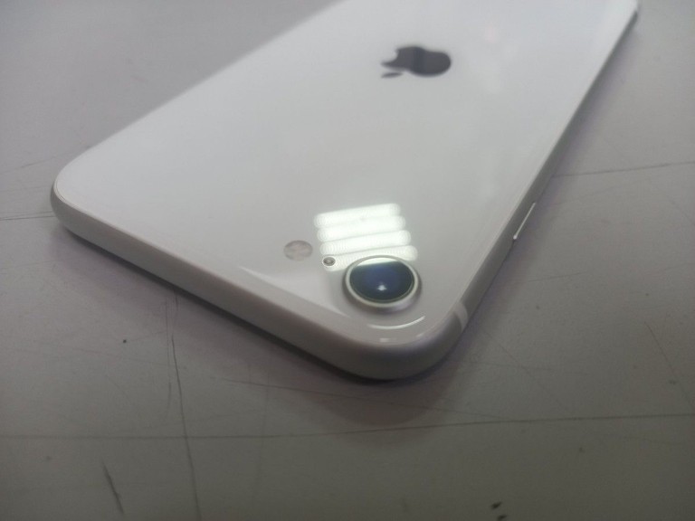 Дешево Apple iPhone SE 2020 128GB Black Slim Box (MHGT3) з ломбарду