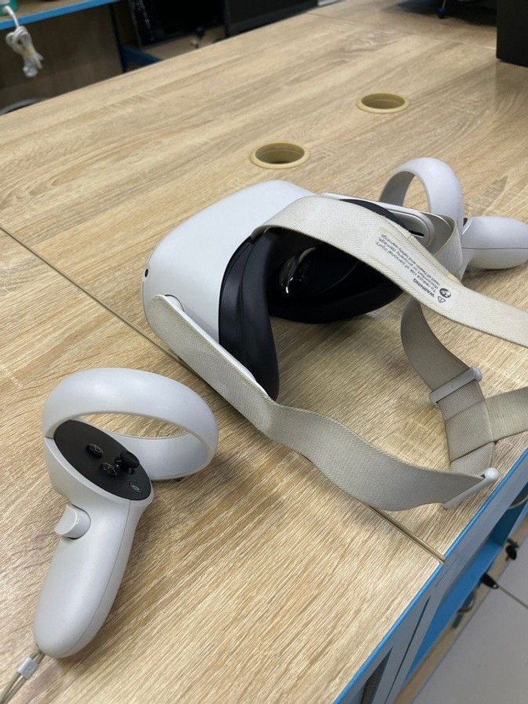 Дешево Oculus Quest 2 128 GB з ломбарду