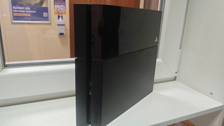 Купити Sony playstation 4 500gb Б/У
