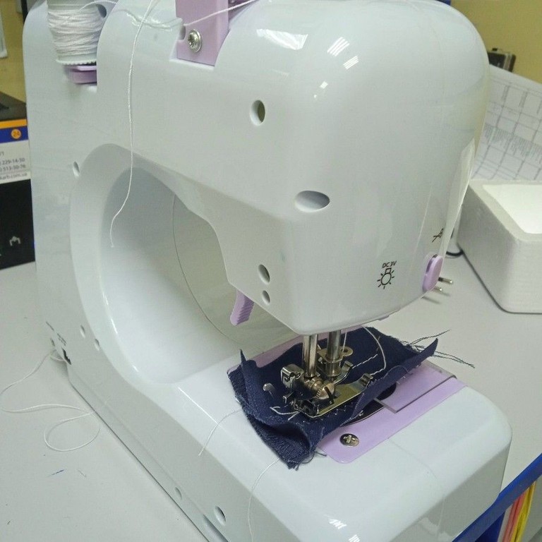 Дешево Mini Sewing Machine fhsm-505 з ломбарду