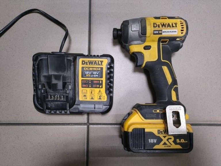 Дешиво Dewalt dcf887 1акб 5ah зп с ломбарда