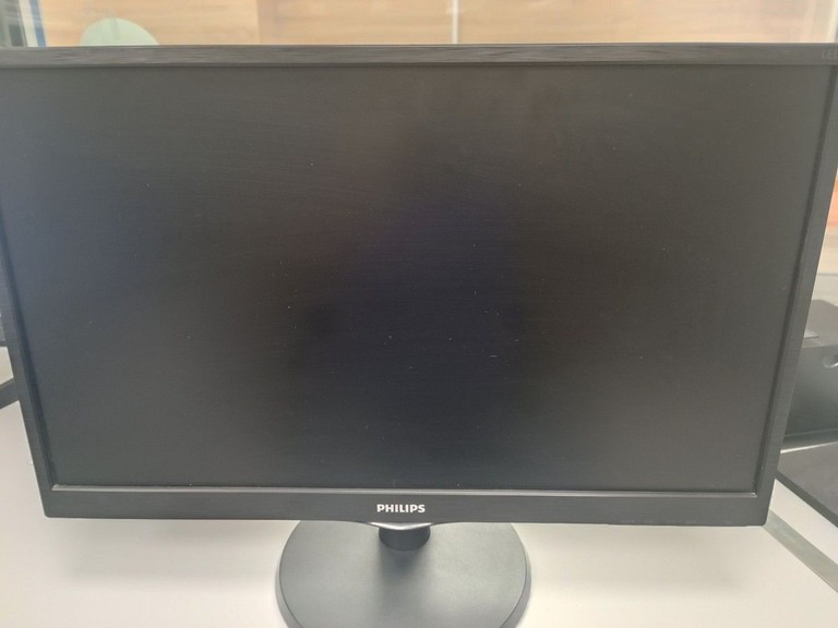 Дешево Philips 240v5qdsb з ломбарду