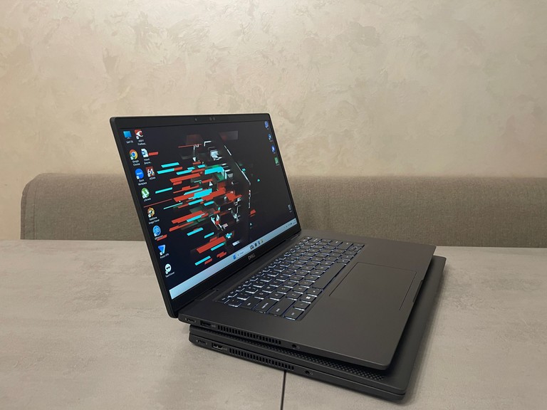 Дешиво Dell Latitude 7530, 15.6" FHD IPS сенсор, i5-1245U, 16GB DDR4, 256GB NVMe SSD, Intel Iris Xe с ломбарда